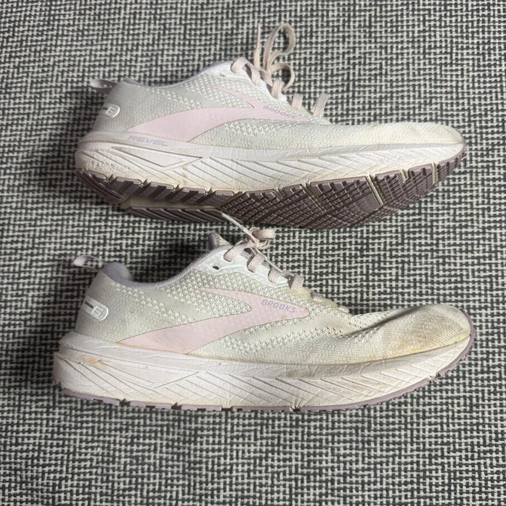 Brooks women size